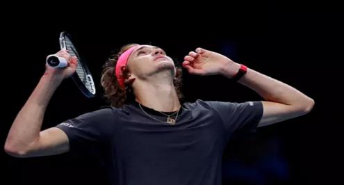 تنس.. زفيريف يؤخر حلم فيدرر ويتأهل لنهائي البطولة الختامية